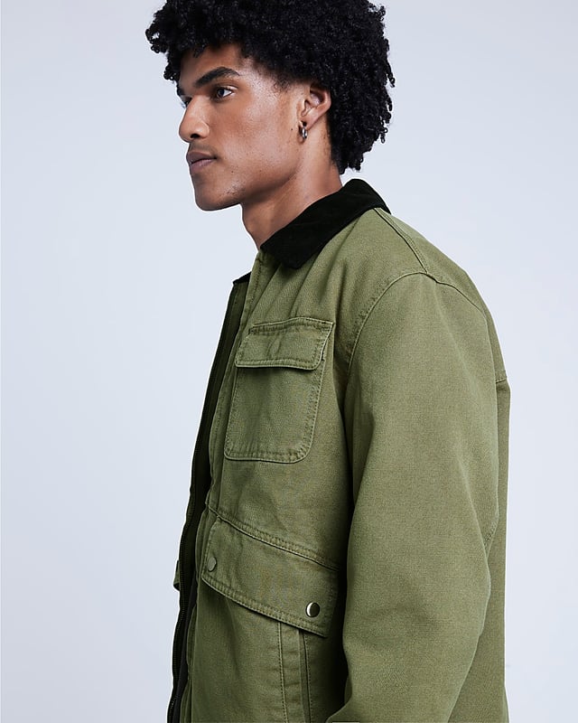 ​Regular fit, Front pockets, Collared, Long sleeves, Zip fastening