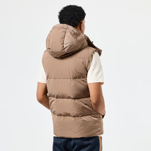Mens Weekend Offender Gordini Down Gilet in brown.- Removable four-piece quilted hood.- Internal drawstring at the hem and hood.- Sleeveless.- Two-way chunky centre front zip with WO branded zip puller.- Large angled welt pockets with hidden snap studs  polar fleece lining and shiny herringbone tape.- Invisible zip on the back neck with hidden balaclava attached.- New Scan me QR code label inside.- Detachable WO badge on the chest.- Shell: 100% Nylon with Polyurethane Backing. Fulling: 70% Down  30% Feather.- Ref: JKAW2417BRO