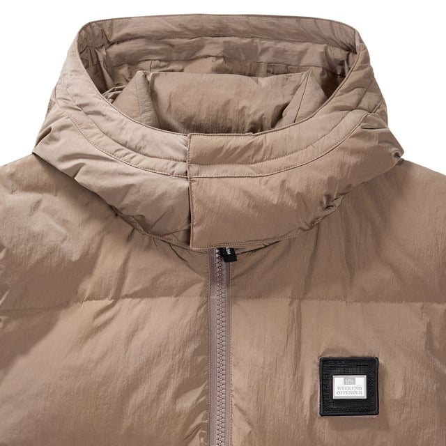 Mens Weekend Offender Gordini Down Gilet in brown.- Removable four-piece quilted hood.- Internal drawstring at the hem and hood.- Sleeveless.- Two-way chunky centre front zip with WO branded zip puller.- Large angled welt pockets with hidden snap studs  polar fleece lining and shiny herringbone tape.- Invisible zip on the back neck with hidden balaclava attached.- New Scan me QR code label inside.- Detachable WO badge on the chest.- Shell: 100% Nylon with Polyurethane Backing. Fulling: 70% Down  30% Feather.- Ref: JKAW2417BRO