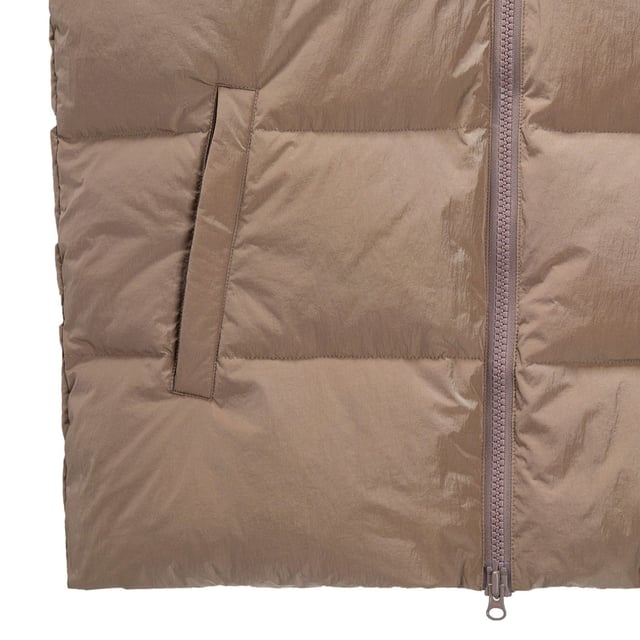 Mens Weekend Offender Gordini Down Gilet in brown.- Removable four-piece quilted hood.- Internal drawstring at the hem and hood.- Sleeveless.- Two-way chunky centre front zip with WO branded zip puller.- Large angled welt pockets with hidden snap studs  polar fleece lining and shiny herringbone tape.- Invisible zip on the back neck with hidden balaclava attached.- New Scan me QR code label inside.- Detachable WO badge on the chest.- Shell: 100% Nylon with Polyurethane Backing. Fulling: 70% Down  30% Feather.- Ref: JKAW2417BRO