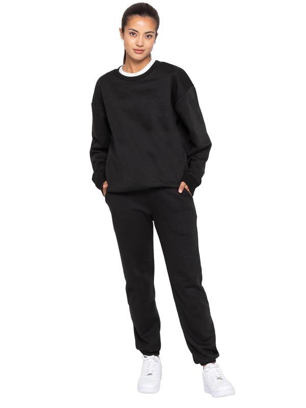 Enzo Women’s Oversized Sweatshirt and Relaxed Fit Joggers. Fashioned in Pure Fabric for Softness and Comfort. Joggers Feature 2 Side Slash Pockets. Brushed Back Inner Fleece Lining. Cuffed Leg Design. Elasticated Waist with drawstrings. Ideal to use for Casual and Work wear.