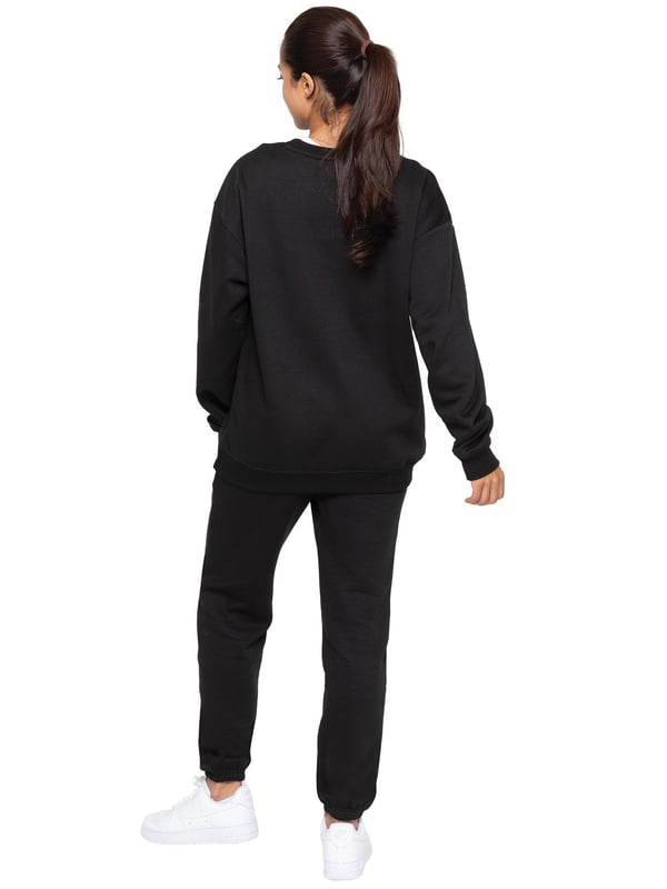 Enzo Women’s Oversized Sweatshirt and Relaxed Fit Joggers. Fashioned in Pure Fabric for Softness and Comfort. Joggers Feature 2 Side Slash Pockets. Brushed Back Inner Fleece Lining. Cuffed Leg Design. Elasticated Waist with drawstrings. Ideal to use for Casual and Work wear.