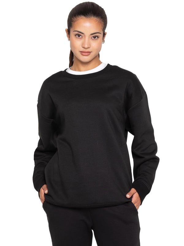 Enzo Women’s Oversized Sweatshirt and Relaxed Fit Joggers. Fashioned in Pure Fabric for Softness and Comfort. Joggers Feature 2 Side Slash Pockets. Brushed Back Inner Fleece Lining. Cuffed Leg Design. Elasticated Waist with drawstrings. Ideal to use for Casual and Work wear.