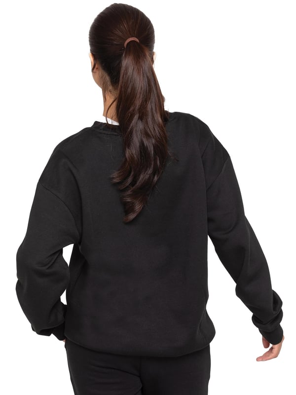 Enzo Women’s Oversized Sweatshirt and Relaxed Fit Joggers. Fashioned in Pure Fabric for Softness and Comfort. Joggers Feature 2 Side Slash Pockets. Brushed Back Inner Fleece Lining. Cuffed Leg Design. Elasticated Waist with drawstrings. Ideal to use for Casual and Work wear.