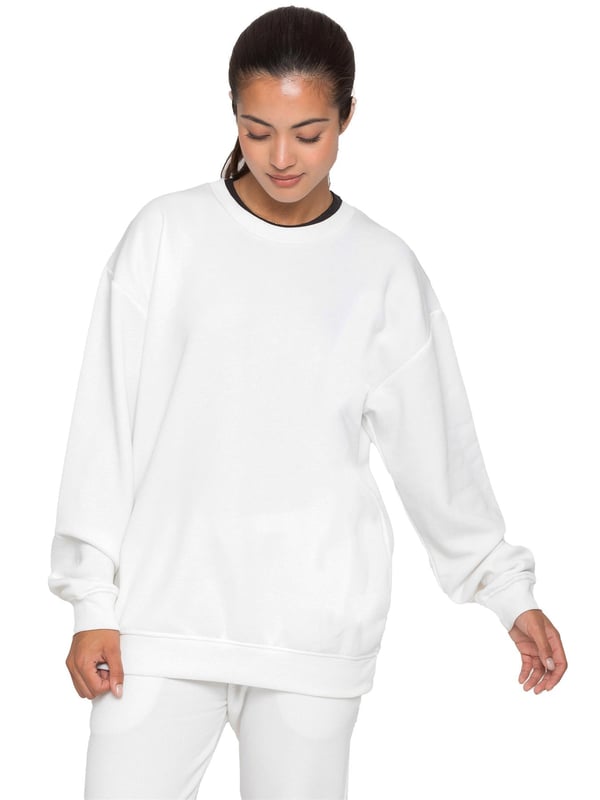 Enzo Women’s Oversized Sweatshirt and Relaxed Fit Joggers. Fashioned in Pure Fabric for Softness and Comfort. Joggers Feature 2 Side Slash Pockets. Brushed Back Inner Fleece Lining. Cuffed Leg Design. Elasticated Waist with drawstrings. Ideal to use for Casual and Work wear.