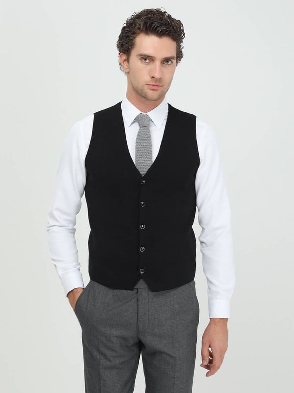 Strickweste KİP bereichert Ihr tägliches Leben mit hochwertigen Materialien und innovativen Designs und bietet Ihnen sowohl Komfort als auch Stil. Unsere Produkte zeichnen sich durch ihre Langlebigkeit und Funktionalität aus, während sie gleichzeitig mit ästhetischen Details überzeugen. KİP bietet moderne und ergonomische Lösungen für den täglichen Gebrauch, die Qualität und Eleganz vereinen.