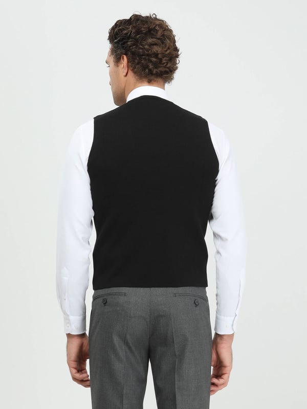 Strickweste KİP bereichert Ihr tägliches Leben mit hochwertigen Materialien und innovativen Designs und bietet Ihnen sowohl Komfort als auch Stil. Unsere Produkte zeichnen sich durch ihre Langlebigkeit und Funktionalität aus, während sie gleichzeitig mit ästhetischen Details überzeugen. KİP bietet moderne und ergonomische Lösungen für den täglichen Gebrauch, die Qualität und Eleganz vereinen.