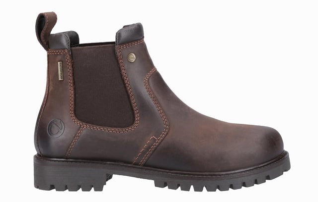 The Cotswold chunky Chelsea boot combines timeless style with unbeatable practicality. Featuring waterproof leather uppers, it keeps your feet dry during wet weather. The padded leather collar ensures supreme comfort, while the rugged, chunky sole offers traction and stability for any terrain. A pull loop makes for easy on-and-off wear, making this boot the perfect choice for whatever the day throws at you.- Waterproof leather upper
- Padded leather collar
- Chunky rugged sole
- Pull loop for easy slip-on wear
- Cotswold branding