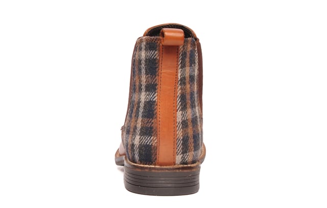 These Silver Street London Sadie chelsea boots have been engineered in a premium leather. They feature a mid-cut boot style with elasticated gussets to the side for easy slip on wear and the upmost in comfort. The upper is made from a premium leather which is soft, supple and durable for everyday wear. A soft lining also provides added comfort for your feet while the slim rubber outsole with a textured tread is highly durable and provides grip on a wide variety of surfaces. 
 - Premium leather / tweed upper 
 - Classic chelsea boot styling 
 - Elasticated side gussets
 - Slip on design equipped with a heel pull tab 
 - Sumptuous, cushioned insole 
 - Soft textile and leather lined inner 
 - Highly durable outsole 
 - Silver Street London branding