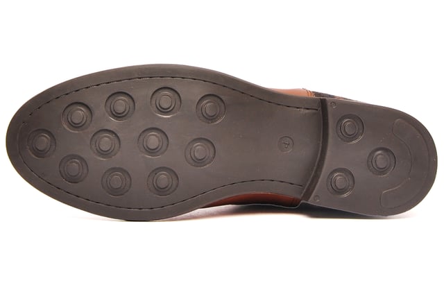 These Silver Street London Sadie chelsea boots have been engineered in a premium leather. They feature a mid-cut boot style with elasticated gussets to the side for easy slip on wear and the upmost in comfort. The upper is made from a premium leather which is soft, supple and durable for everyday wear. A soft lining also provides added comfort for your feet while the slim rubber outsole with a textured tread is highly durable and provides grip on a wide variety of surfaces. 
 - Premium leather / tweed upper 
 - Classic chelsea boot styling 
 - Elasticated side gussets
 - Slip on design equipped with a heel pull tab 
 - Sumptuous, cushioned insole 
 - Soft textile and leather lined inner 
 - Highly durable outsole 
 - Silver Street London branding