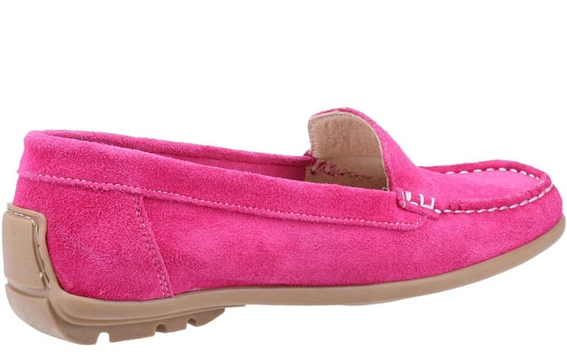 The Torella summer slip-on moccasin from Riva is a stylish and comfortable choice for warm weather. Crafted from luxurious Portuguese suede, this moccasin features a soft leather insole for all-day comfort. The rubber outsole provides excellent grip, ensuring stability and traction throughout those sunny summer days.- Suede leather upper- Slip-On fit- Leather inner- Durable rubber outsole- Riva branding