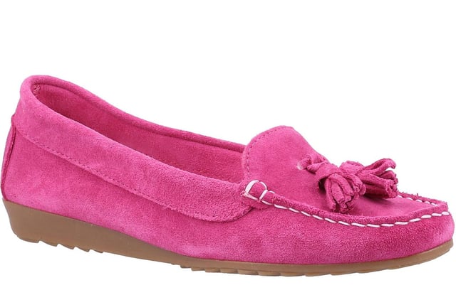 Experience the perfect blend of style and comfort with the Riva Aldons women's loafers. Expertly crafted from luxurious Portuguese suede, these loafers exude sophistication while offering a soft and supple feel. The leather insole ensures a comfortable fit, making them ideal for all-day wear.
Adorned with classic tassel detailing, these loafers add a touch of elegance to any casual ensemble. The durable rubber outsole provides excellent grip, keeping you steady on your feet during those long Summer days. Perfect for pairing with your favorite outfits, the Riva Aldons loafers are a must-have addition to your seasonal wardrobe.

- Leather upper

- Leather insole

- Tassel detailing

- Slip on design

- Cushioned footbed

- Durable rubber outsole

- Riva branding