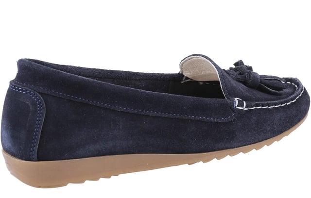Experience the perfect blend of style and comfort with the Riva Aldons women's loafers. Expertly crafted from luxurious Portuguese suede, these loafers exude sophistication while offering a soft and supple feel. The leather insole ensures a comfortable fit, making them ideal for all-day wear.
Adorned with classic tassel detailing, these loafers add a touch of elegance to any casual ensemble. The durable rubber outsole provides excellent grip, keeping you steady on your feet during those long Summer days. Perfect for pairing with your favorite outfits, the Riva Aldons loafers are a must-have addition to your seasonal wardrobe.

- Leather upper
- Leather insole
- Tassel detailing
- Slip on design
- Cushioned footbed
- Durable rubber outsole
- Riva branding
