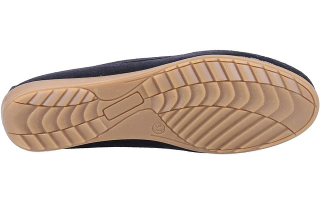 Experience the perfect blend of style and comfort with the Riva Aldons women's loafers. Expertly crafted from luxurious Portuguese suede, these loafers exude sophistication while offering a soft and supple feel. The leather insole ensures a comfortable fit, making them ideal for all-day wear.
Adorned with classic tassel detailing, these loafers add a touch of elegance to any casual ensemble. The durable rubber outsole provides excellent grip, keeping you steady on your feet during those long Summer days. Perfect for pairing with your favorite outfits, the Riva Aldons loafers are a must-have addition to your seasonal wardrobe.

- Leather upper
- Leather insole
- Tassel detailing
- Slip on design
- Cushioned footbed
- Durable rubber outsole
- Riva branding