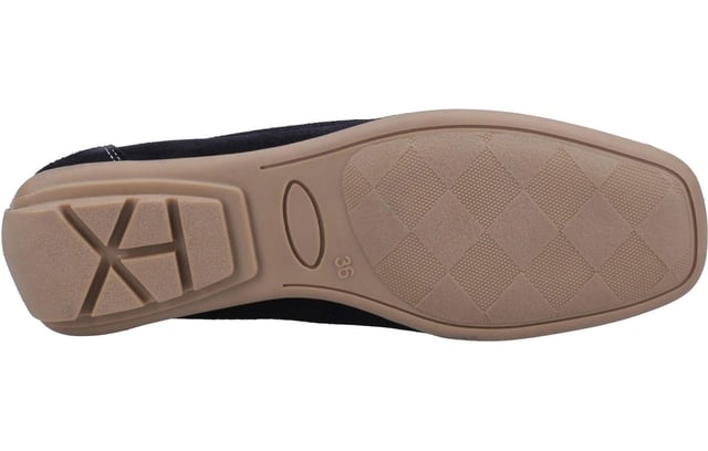 The Torella summer slip-on moccasin from Riva is a stylish and comfortable choice for warm weather. Crafted from luxurious Portuguese suede, this moccasin features a soft leather insole for all-day comfort. The rubber outsole provides excellent grip, ensuring stability and traction throughout those sunny summer days.- Suede leather upper- Slip-On fit- Leather inner- Durable rubber outsole- Riva branding