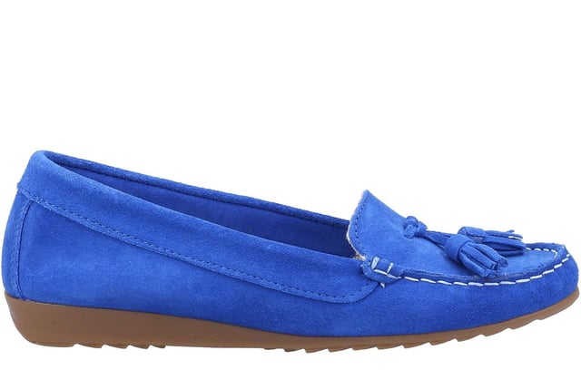 Experience the perfect blend of style and comfort with the Riva Aldons women's loafers. Expertly crafted from luxurious Portuguese suede, these loafers exude sophistication while offering a soft and supple feel. The leather insole ensures a comfortable fit, making them ideal for all-day wear.
Adorned with classic tassel detailing, these loafers add a touch of elegance to any casual ensemble. The durable rubber outsole provides excellent grip, keeping you steady on your feet during those long Summer days. Perfect for pairing with your favorite outfits, the Riva Aldons loafers are a must-have addition to your seasonal wardrobe.
- Leather upper
- Leather insole
- Tassel detailing
- Slip on design
- Cushioned footbed
- Durable rubber outsole
- Riva branding