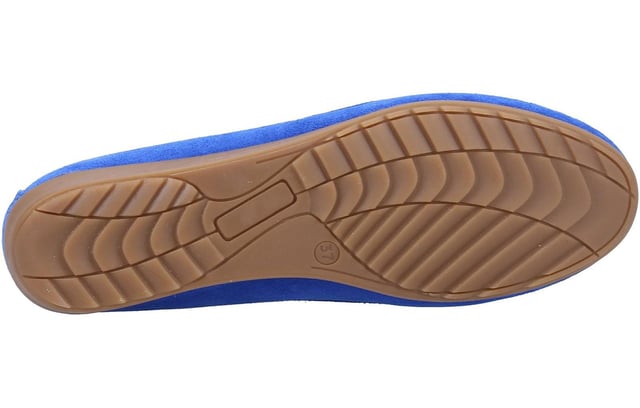 Experience the perfect blend of style and comfort with the Riva Aldons women's loafers. Expertly crafted from luxurious Portuguese suede, these loafers exude sophistication while offering a soft and supple feel. The leather insole ensures a comfortable fit, making them ideal for all-day wear.
Adorned with classic tassel detailing, these loafers add a touch of elegance to any casual ensemble. The durable rubber outsole provides excellent grip, keeping you steady on your feet during those long Summer days. Perfect for pairing with your favorite outfits, the Riva Aldons loafers are a must-have addition to your seasonal wardrobe.
- Leather upper
- Leather insole
- Tassel detailing
- Slip on design
- Cushioned footbed
- Durable rubber outsole
- Riva branding