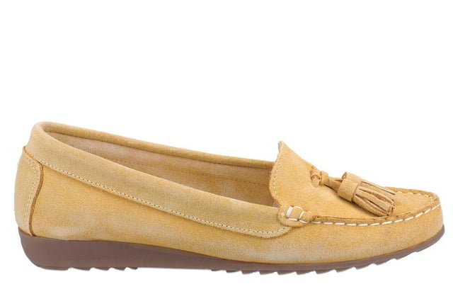 Experience the perfect blend of style and comfort with the Riva Aldons women's loafers. Expertly crafted from luxurious Portuguese suede, these loafers exude sophistication while offering a soft and supple feel. The leather insole ensures a comfortable fit, making them ideal for all-day wear.
Adorned with classic tassel detailing, these loafers add a touch of elegance to any casual ensemble. The durable rubber outsole provides excellent grip, keeping you steady on your feet during those long Summer days. Perfect for pairing with your favorite outfits, the Riva Aldons loafers are a must-have addition to your seasonal wardrobe.

- Leather upper

- Leather insole

- Tassel detailing

- Slip on design

- Cushioned footbed

- Durable rubber outsole

- Riva branding