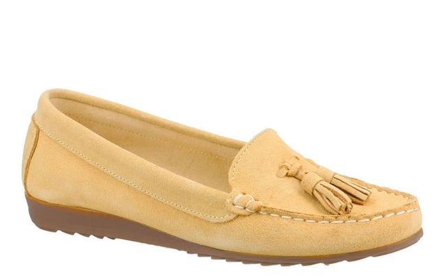Experience the perfect blend of style and comfort with the Riva Aldons women's loafers. Expertly crafted from luxurious Portuguese suede, these loafers exude sophistication while offering a soft and supple feel. The leather insole ensures a comfortable fit, making them ideal for all-day wear.
Adorned with classic tassel detailing, these loafers add a touch of elegance to any casual ensemble. The durable rubber outsole provides excellent grip, keeping you steady on your feet during those long Summer days. Perfect for pairing with your favorite outfits, the Riva Aldons loafers are a must-have addition to your seasonal wardrobe.

- Leather upper

- Leather insole

- Tassel detailing

- Slip on design

- Cushioned footbed

- Durable rubber outsole

- Riva branding