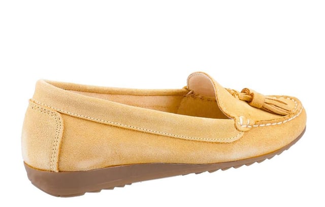 Experience the perfect blend of style and comfort with the Riva Aldons women's loafers. Expertly crafted from luxurious Portuguese suede, these loafers exude sophistication while offering a soft and supple feel. The leather insole ensures a comfortable fit, making them ideal for all-day wear.
Adorned with classic tassel detailing, these loafers add a touch of elegance to any casual ensemble. The durable rubber outsole provides excellent grip, keeping you steady on your feet during those long Summer days. Perfect for pairing with your favorite outfits, the Riva Aldons loafers are a must-have addition to your seasonal wardrobe.

- Leather upper

- Leather insole

- Tassel detailing

- Slip on design

- Cushioned footbed

- Durable rubber outsole

- Riva branding