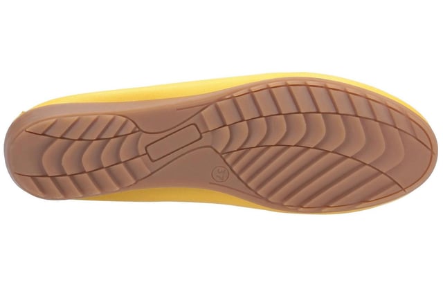 Experience the perfect blend of style and comfort with the Riva Aldons women's loafers. Expertly crafted from luxurious Portuguese suede, these loafers exude sophistication while offering a soft and supple feel. The leather insole ensures a comfortable fit, making them ideal for all-day wear.
Adorned with classic tassel detailing, these loafers add a touch of elegance to any casual ensemble. The durable rubber outsole provides excellent grip, keeping you steady on your feet during those long Summer days. Perfect for pairing with your favorite outfits, the Riva Aldons loafers are a must-have addition to your seasonal wardrobe.

- Leather upper

- Leather insole

- Tassel detailing

- Slip on design

- Cushioned footbed

- Durable rubber outsole

- Riva branding