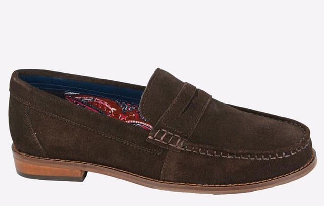 Introducing the Roamers Jamison loafers, where classic elegance meets ultimate comfort. Crafted with a luxurious suede leather upper, these loafers exude sophistication while ensuring durability. The soft textile lining adds comfort to every step, while the memory foam comfort sock offers unmatched cushioning for all-day wear. Designed for convenience, the slip-on style allows for effortless on and off wear , perfect for busy days. Finished with a durable Tunit sole, these loafers provide reliable traction and stability, making them a timeless addition to your footwear collection. 
 - Suede leather upper 
 - Textile lining 
 - Memory foam comfort sock 
 - Slip On design for easy on / off wear
 - Tunit sole