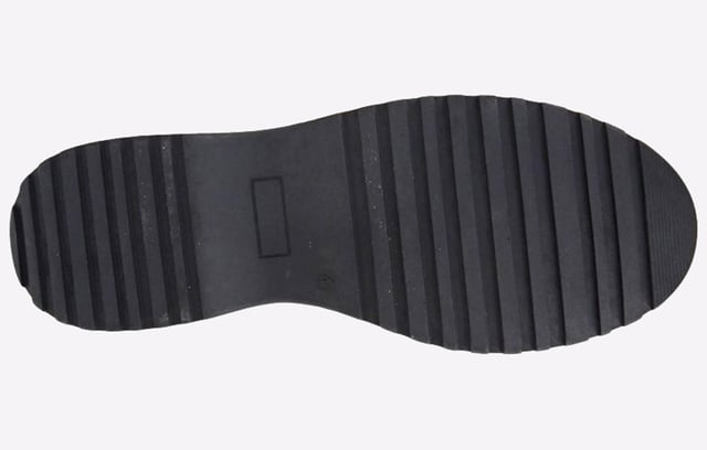 These T-bar shoes are available in a range of classic colors, making them easy to pair with school uniforms, party dresses, or casual outfits. The timeless design makes them suitable for both everyday wear and formal occasions, while their practical features ensure long-lasting comfort and protection- Synthetic upper- Buckle closure- Cushioned footbed- Durable rubber outsole- Cipritata branding