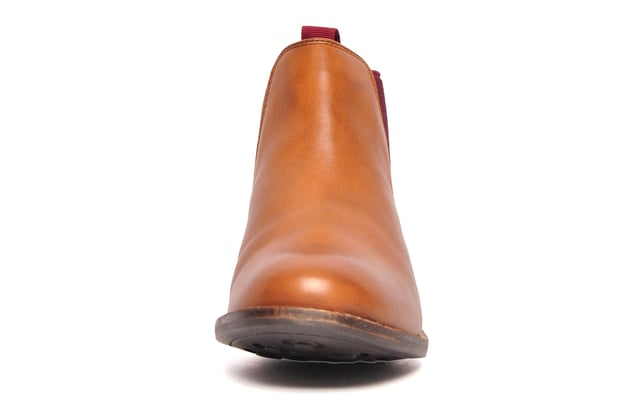 These Silver Street London Sadie Chelsea boots have been engineered in a premium leather. They feature a mid-cut boot style with elasticated gussets to the side for easy slip on wear and the upmost in comfort. The upper is made from a premium leather which is soft, supple and durable for everyday wear. A soft lining also provides added comfort for your feet while and the slim rubber outsole with a textured tread is highly durable and provides grip on a wide variety of surfaces. 
 - Premium leather upper 
 - Classic dealer boot styling 
 - Elasticated side gussets
 - Slip on design equipped with a heel pull tab 
 - Sumptuous, cushioned insole 
 - Soft textile and leather lined inner 
 - Highly durable outsole 
 - Silver Street London branding