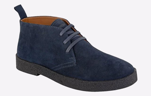The Roamers Colorado Men's Desert Boots are crafted with a premium real suede upper, offering a stylish and comfortable fit. These classic desert boots feature a durable TPR (Thermoplastic Rubber) sole, providing excellent grip and flexibility for everyday wear. Perfect for casual or smart-casual outfits, the Colorado boots combine timeless design with long-lasting comfort and quality.
- Suede leather upper
- Lace up design
- TPR sole
- Durable outsole