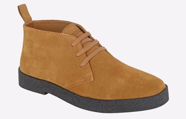 The Roamers Colorado Men's Desert Boots are crafted with a premium real suede upper, offering a stylish and comfortable fit. These classic desert boots feature a durable TPR (Thermoplastic Rubber) sole, providing excellent grip and flexibility for everyday wear. Perfect for casual or smart-casual outfits, the Colorado boots combine timeless design with long-lasting comfort and quality.
- Suede leather upper
- Lace up design
- TPR sole
- Durable outsole