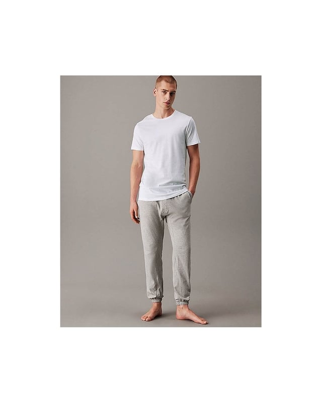 Details

Classic day-to-night loungewear by CK 100% COTTON offers breathable comfort in pure cotton jersey.• cotton jersey• regular fit• crew neckline• short sleeves• Calvin Klein embroidery at the hemcomposition and care:100% cottonmachine washcountry of origin: Bangladesh
LV00NB4051MP1