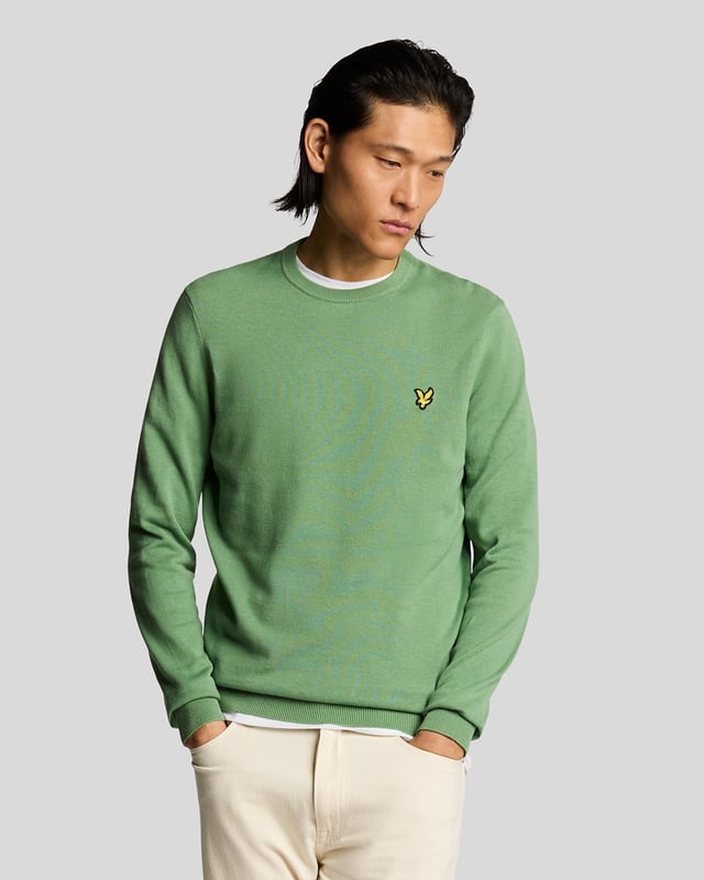 We know the value of a well-made staple, so classic pieces like this jumper form the core of our Lyle &amp; Scott collections. It's been knitted from soft 100% cotton and has a slim fit – perfect for layering under a jacket.- Round neck 
- Long sleeves 
- Ribbed hemline, cuffs and neckline
- Composition: 100% cotton