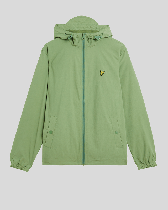 Unsere Kapuzenjacke mit durchgehendem Reißverschluss ist ein tolles, mittelschweres Modell, das sich als Oberbekleidung oder unter einem dickeren Mantel tragen lässt. Sie besteht aus strapazierfähigem Shell, ist mit isolierender Wattierung gefüllt und hat eine praktische Kapuze mit Kordelzug. Dank der minimalistischen Details bleibt sie zeitlos, sodass Sie sie Jahr für Jahr tragen können.- Trichterhalsausschnitt- Kapuze mit Kordelzug- Reißverschluss vorne- Zwei Seitentaschen mit Reißverschluss- Lange Ärmel mit elastischen Bündchen- Zusammensetzung: 100 % Polyester