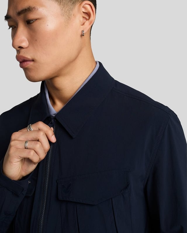 Style, quality and quintessentially British, Lyle & Scott  has over 100 years\' worth of technical expertise going into their products. Traditional garments have been given an injection of contemporary aesthetics but don\'t forget that iconic Golden Eagle logo, you\'re immediately recognised to be wearing a reputable brand.The Pocket Overshirt is an elevated version of a classic overshirt. Crafted from a durable blend of cotton and polyester. Featuring a pointed collar, full zip closure, twin chest pockets and buttoned cuffs. Finished with the iconic Golden Eagle logo embroidery on the chest.Regular Fit, Cotton Poly Blend, Pointed Collar, Full Zip Closure, Twin Chest Pockets, Buttoned Cuffs, Lyle & Scott Branding. Style & Fit:Regular Fit, Fits True to Size. Composition & Care:65% Polyester, 35% Cotton, Machine Wash.