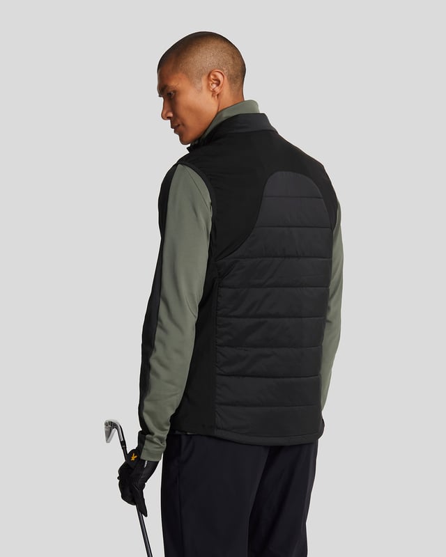 Our sophisticated Wadded Golf Gilet looks good on and off the course. Cut from a wind-proof shell, the light insulation keeps you warm without weighing you down. The elastane-blend side panels provide flexibility and stretch so you can work on your swing without restrictions.- Lockdown front zip fastening
- Overlapped zip guard 
- Zipped side pockets
- Signature Lyle &amp; Scott silicon logo
- Contrast black side panels
- Composition: Body: 42% elastomultiester, 58% polyester Panel: 18% elastane, 82% nylon