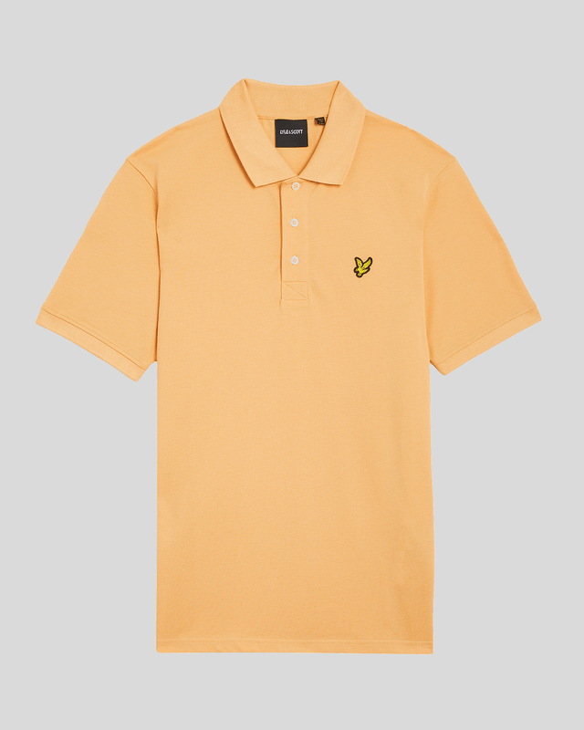Es ist ein Must-have für Ihre Garderobe – ob am Wochenende, im Büro, abends oder auf dem Golfplatz. Unser schlichtes Lyle & Scott Poloshirt ist so klassisch, dass es kaum einer Vorstellung bedarf. Es besteht aus Jersey-Baumwollmischung mit leichtem Stretchanteil. - Klassischer Kragen - Knopfverschluss vorne - Kurze Ärmel - Zusammensetzung: 97 % Baumwolle, 3 % Elastan