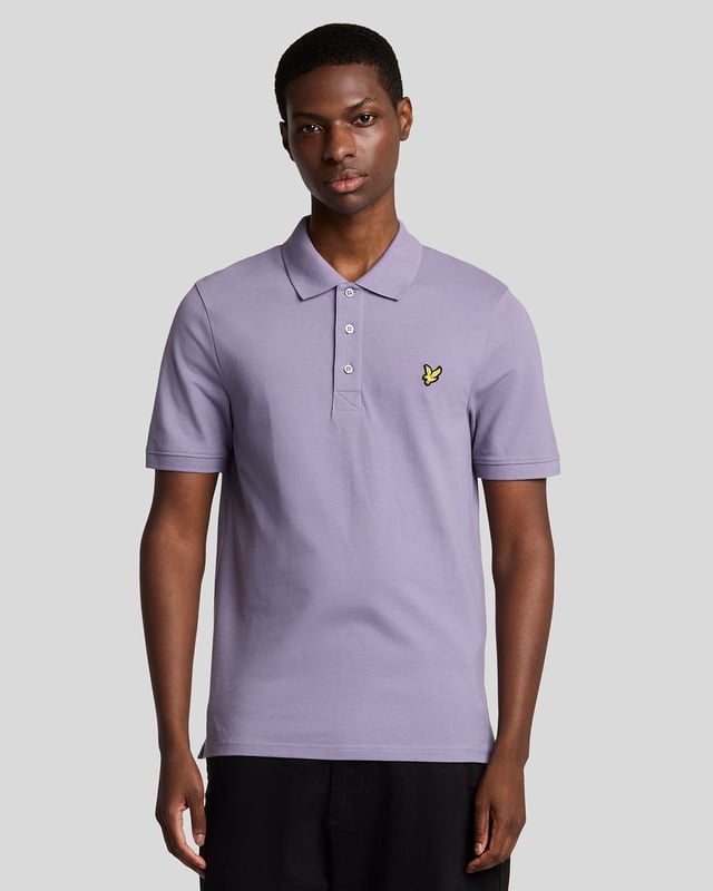 Es ist ein Must-have für Ihre Garderobe – ob am Wochenende, im Büro, abends oder auf dem Golfplatz. Unser schlichtes Lyle & Scott Poloshirt ist so klassisch, dass es kaum einer Vorstellung bedarf. Es besteht aus Jersey-Baumwollmischung mit leichtem Stretchanteil. - Klassischer Kragen - Knopfverschluss vorne - Kurze Ärmel - Zusammensetzung: 97 % Baumwolle, 3 % Elastan