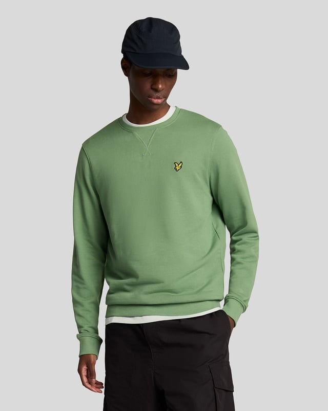 Wir haben Jahre damit verbracht, unsere Baumwoll-Jersey-Basics zu perfektionieren, und das Designwissen ist offensichtlich. Dieses Sweatshirt mit Rundhalsausschnitt ist aus kuscheligem Baumwoll-Jersey gefertigt und verfügt über ein retro-inspiriertes Dreieckssteppmuster am Ausschnitt. - Rundhalsausschnitt  
- Lange Ärmel  
- Materialzusammensetzung: 100 % Baumwolle