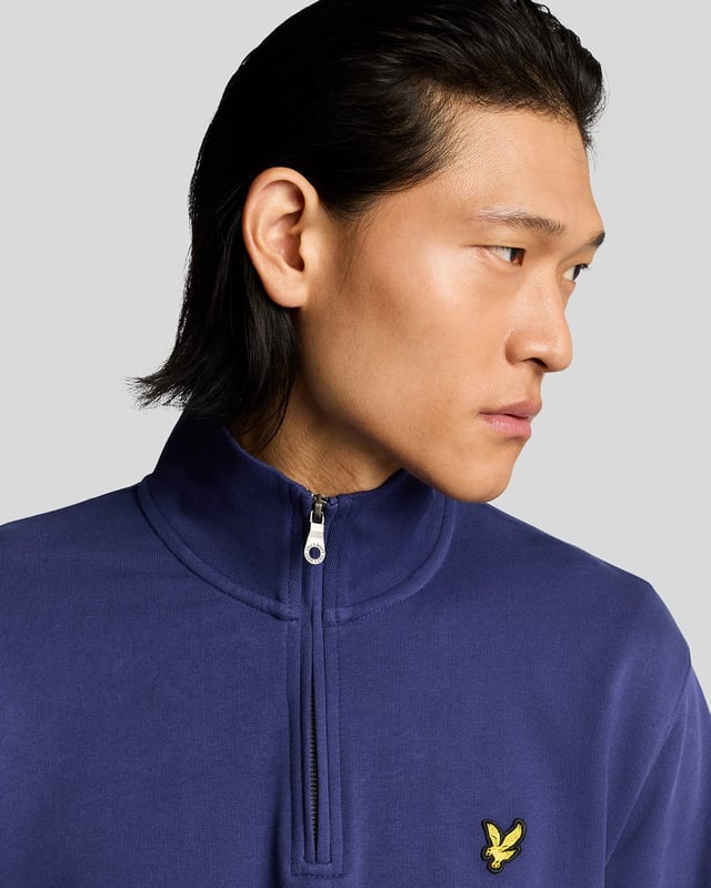 Made from loopback cotton jersey with a good element of stretch, our quarter zip sweatshirt is the perfect layering piece for every season. It features a classic collar and a quarter zip fastening at the front, and is finished with our signature golden eagle logo on the chest. - Classic collar 
- Quarter zip fastening 
- Long sleeves
- Composition: 100% cotton