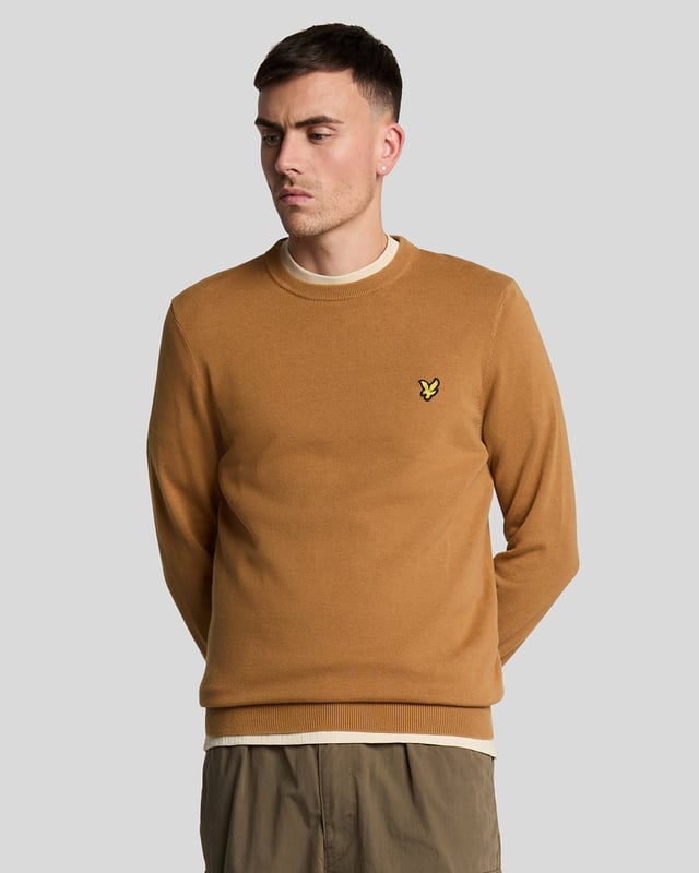 We know the value of a well-made staple, so classic pieces like this jumper form the core of our Lyle &amp; Scott collections. It's been knitted from soft 100% cotton and has a slim fit – perfect for layering under a jacket.- Round neck 
- Long sleeves 
- Ribbed hemline, cuffs and neckline
- Composition: 100% cotton