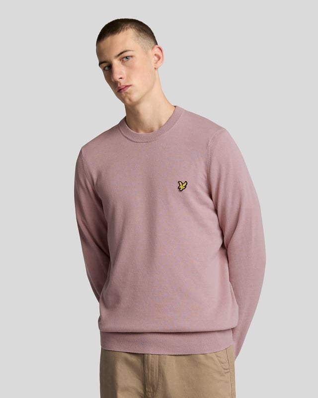 We know the value of a well-made staple, so classic pieces like this jumper form the core of our Lyle &amp; Scott collections. It's been knitted from soft 100% cotton and has a slim fit – perfect for layering under a jacket.- Round neck 
- Long sleeves 
- Ribbed hemline, cuffs and neckline
- Composition: 100% cotton
