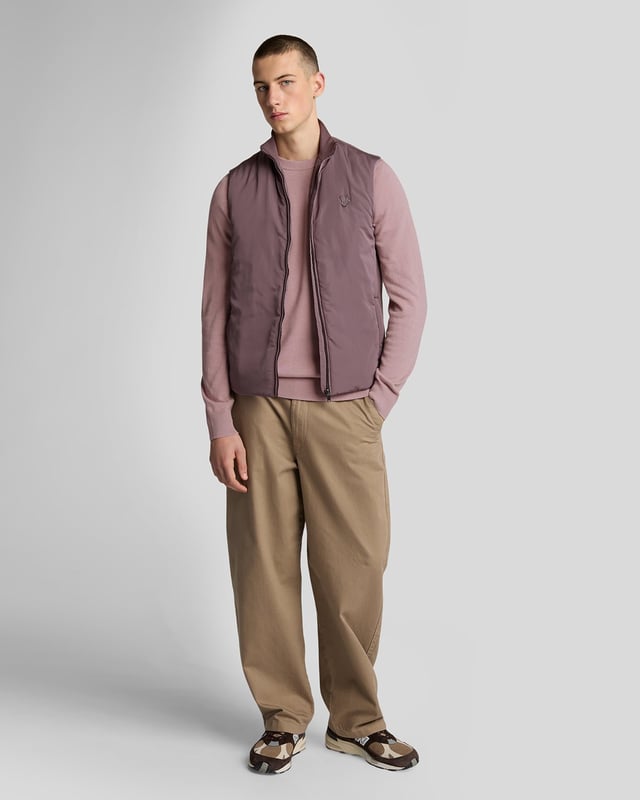 We know the value of a well-made staple, so classic pieces like this jumper form the core of our Lyle &amp; Scott collections. It's been knitted from soft 100% cotton and has a slim fit – perfect for layering under a jacket.- Round neck 
- Long sleeves 
- Ribbed hemline, cuffs and neckline
- Composition: 100% cotton