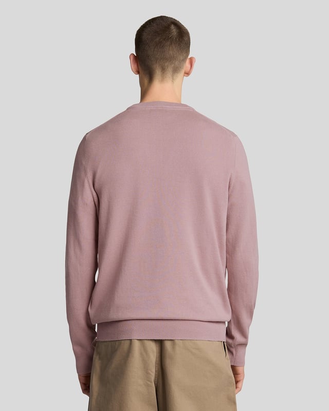 We know the value of a well-made staple, so classic pieces like this jumper form the core of our Lyle &amp; Scott collections. It's been knitted from soft 100% cotton and has a slim fit – perfect for layering under a jacket.- Round neck 
- Long sleeves 
- Ribbed hemline, cuffs and neckline
- Composition: 100% cotton