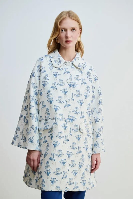 Our sizes run large, Jacquard patterned kaftan reflects elegance with its elegant texture and modern design. While it offers comfortable use thanks to its light and flowing fabric, it creates an eye-catching style with its special pattern details. Add a sophisticated touch to your style both for beach combinations and special occasions!