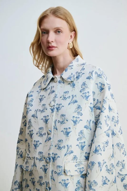Our sizes run large, Jacquard patterned kaftan reflects elegance with its elegant texture and modern design. While it offers comfortable use thanks to its light and flowing fabric, it creates an eye-catching style with its special pattern details. Add a sophisticated touch to your style both for beach combinations and special occasions!