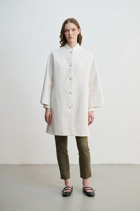 Our sizes run large, An elegant piece that you can reflect your elegance in daily life. It offers comfortable use with its lined structure. The textured fabric gives the caftan a unique and eye-catching texture. Offering a standard cut, this caftan fits the body perfectly and allows you to move comfortably. The crew neck design adds a modern and stylish atmosphere, while the long sleeve detail keeps you comfortable all day long. Perfect for both casual and daily use, this kaftan adds elegance to every moment.