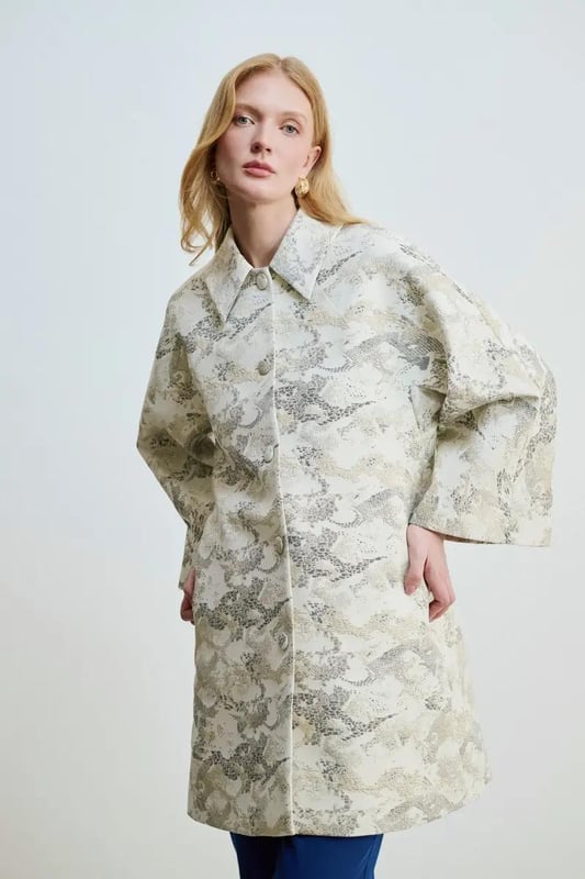 Our sizes run large, With its stylish collar design and elegant jacquard texture, the stone-coloured caftan makes a difference in every environment, from special occasions to daily combinations. While it offers comfort with its comfortable cut, it complements your style with its modern and elegant details. The perfect harmony of elegance and comfort!