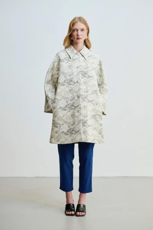 Our sizes run large, With its stylish collar design and elegant jacquard texture, the stone-coloured caftan makes a difference in every environment, from special occasions to daily combinations. While it offers comfort with its comfortable cut, it complements your style with its modern and elegant details. The perfect harmony of elegance and comfort!