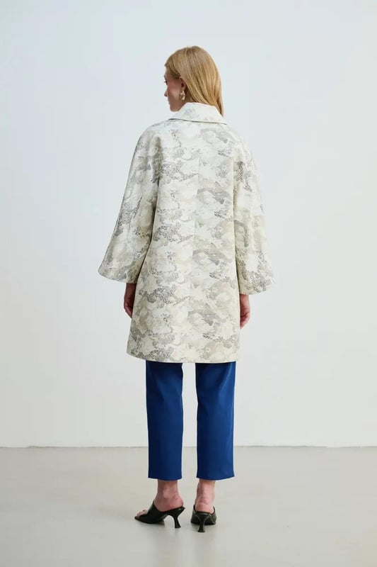 Our sizes run large, With its stylish collar design and elegant jacquard texture, the stone-coloured caftan makes a difference in every environment, from special occasions to daily combinations. While it offers comfort with its comfortable cut, it complements your style with its modern and elegant details. The perfect harmony of elegance and comfort!