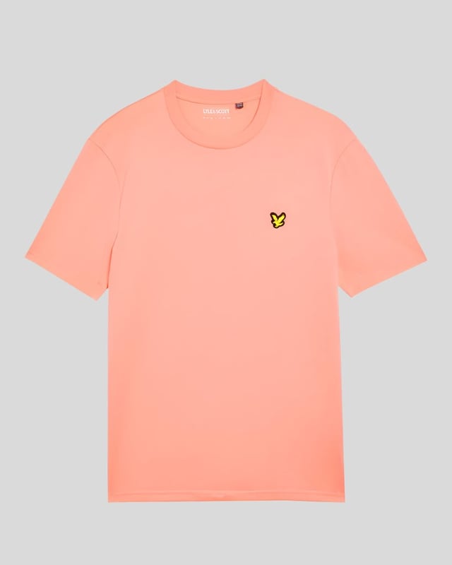With the perfect mix of soft feel cotton and moisture wicking polyester, the Martin Tee is the perfect tee for whether you’re hitting the gym, heading for a kickabout, or working from home.- 50% cotton 50% polyester- Fine ribbed collar- Detail stitching at shoulder, collar, and cuff- Set-in sleeves